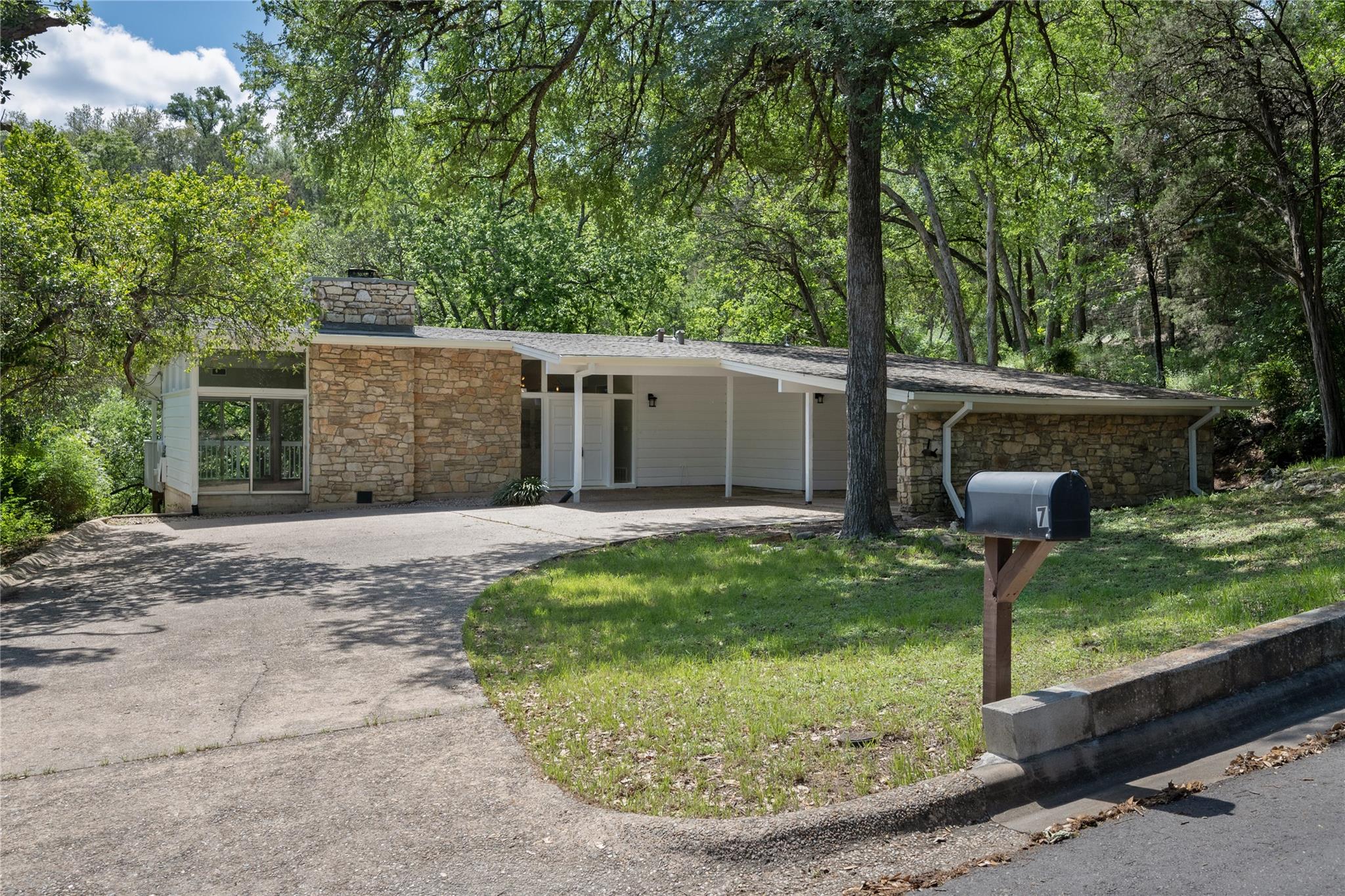 7 Hull Circle DR