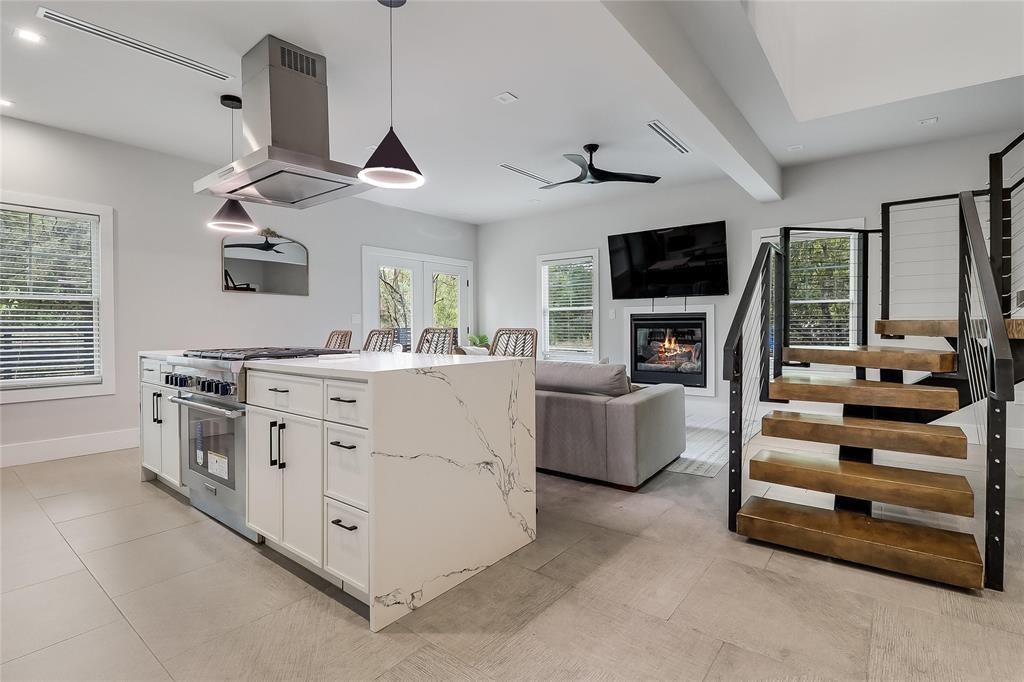1109 Annie ST