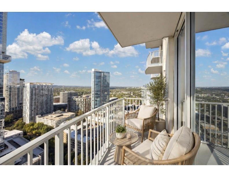 360 Nueces ST