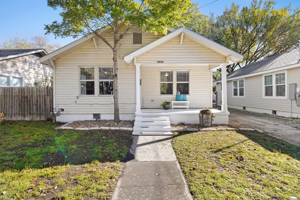 1223, 1223 1/2 & 1225 Austin Ave