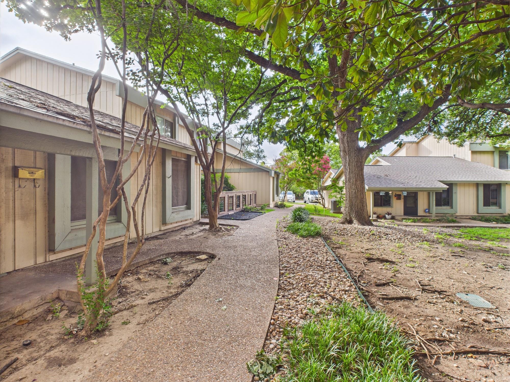 9520 Quail Village LN