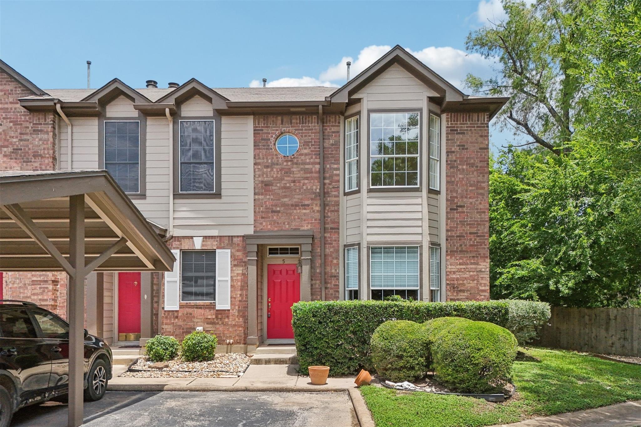 12401 Los Indios TRL