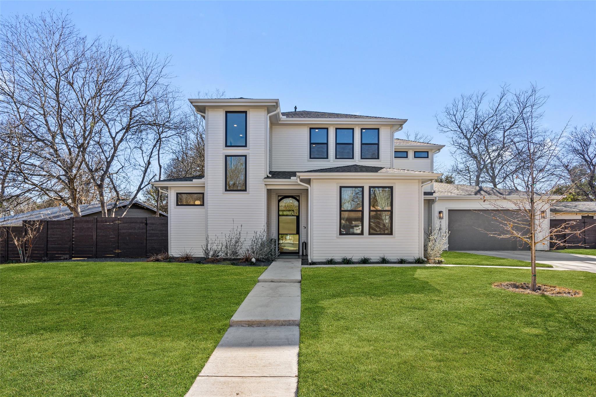 1101 Emerald Forest CV