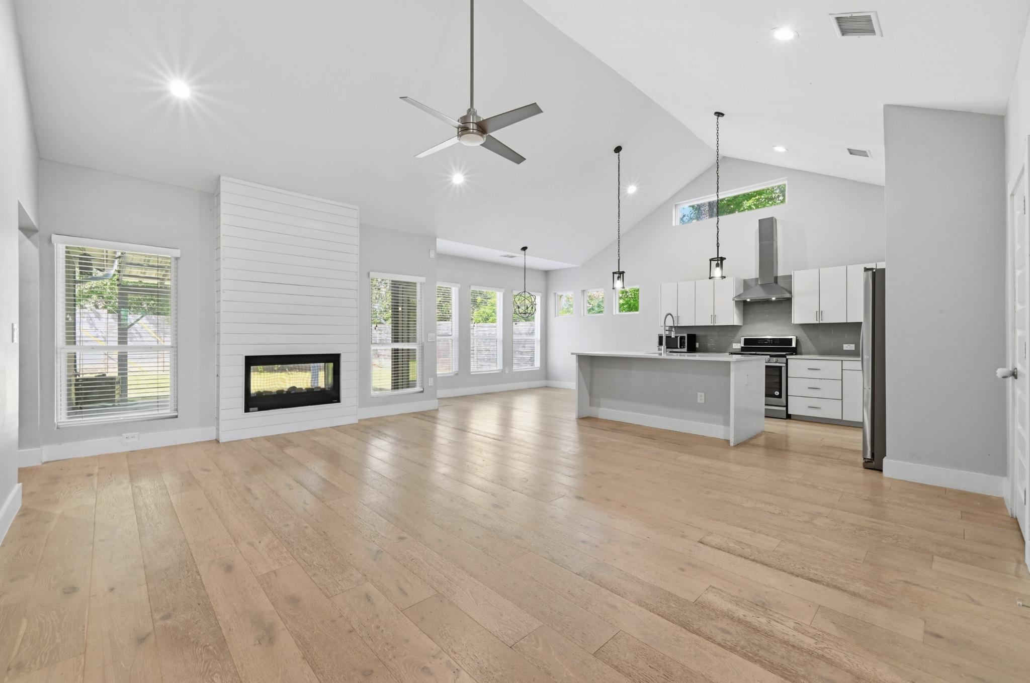 4207 Alexandria DR