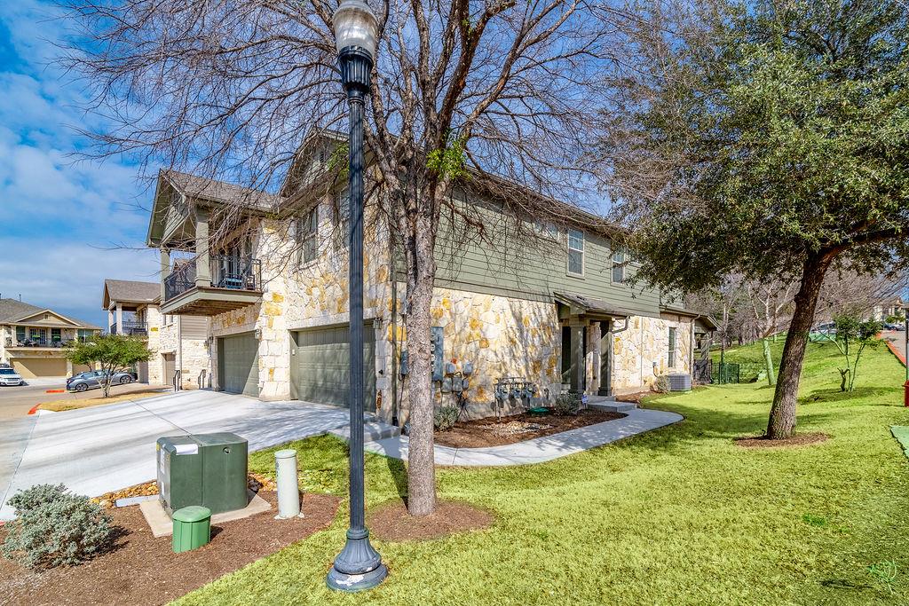 3101 Davis LN