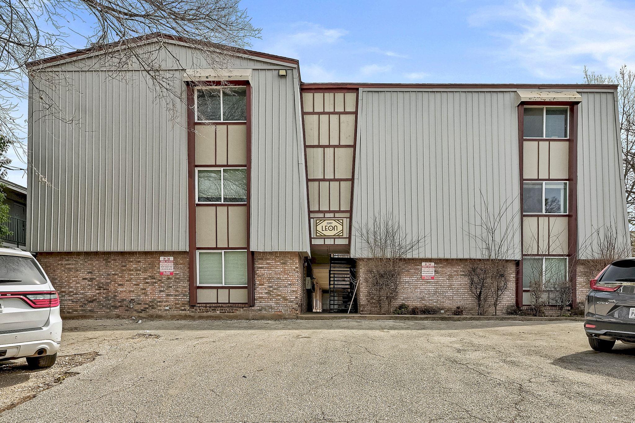 2207 Leon ST