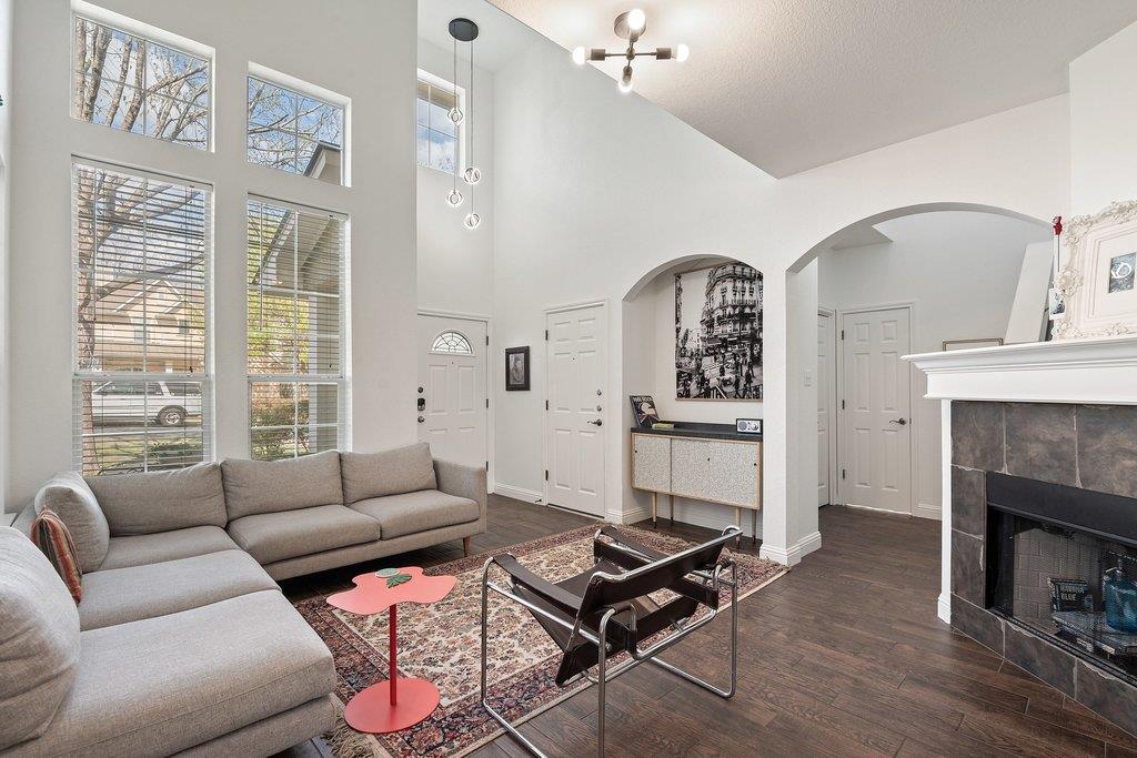 1819 Village Oak CT