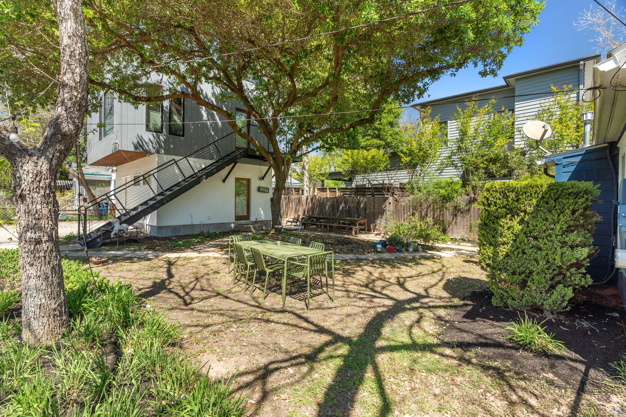 1910 Kinney Ave