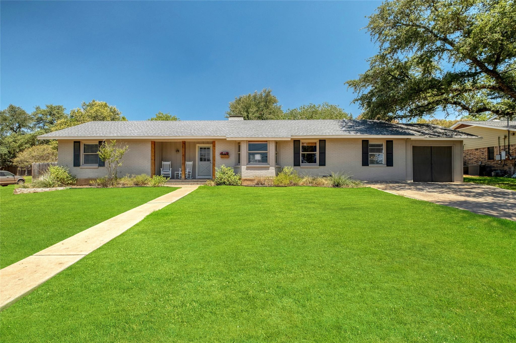 1208 Country Club RD