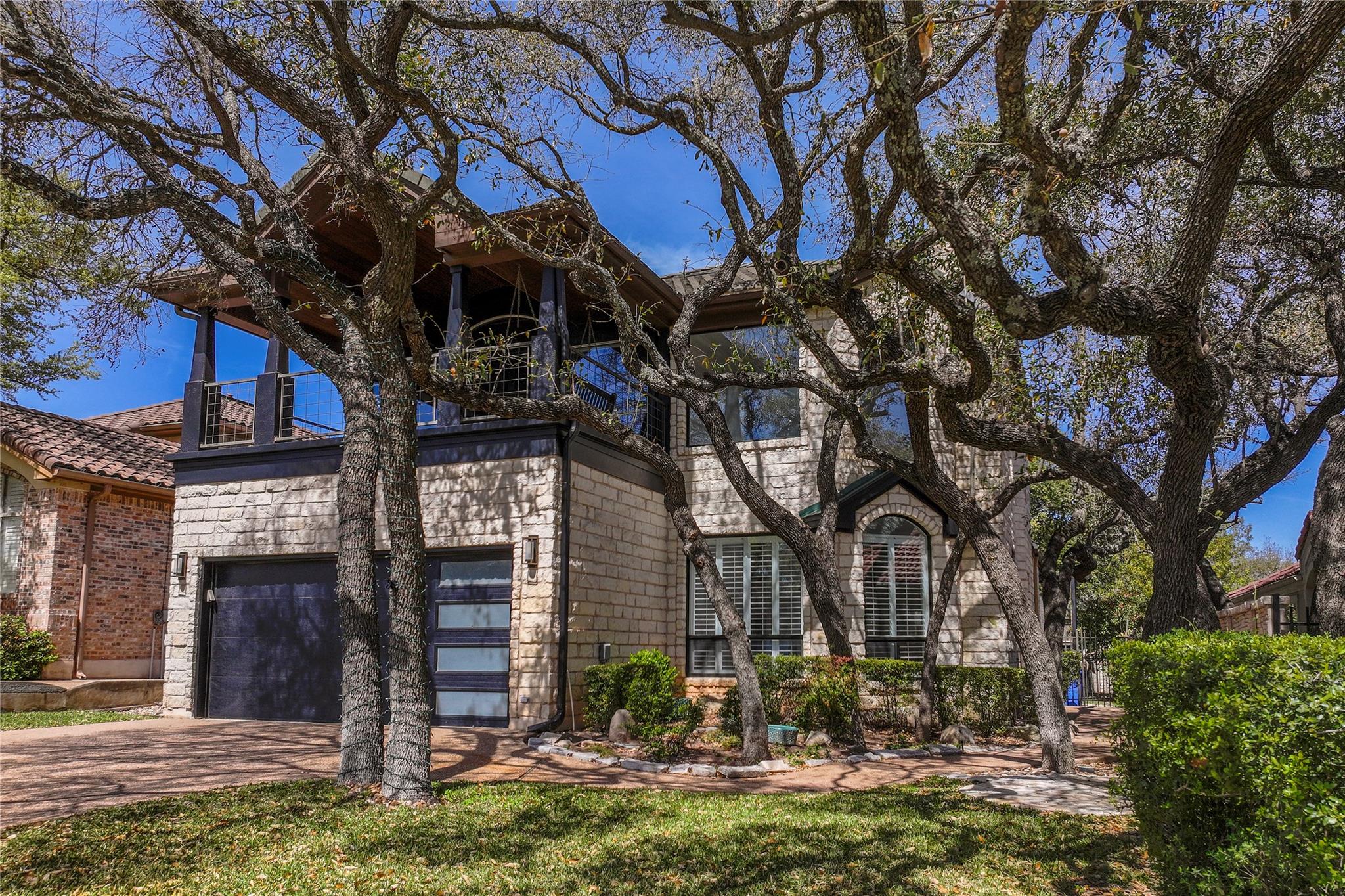11 Treehaven LN