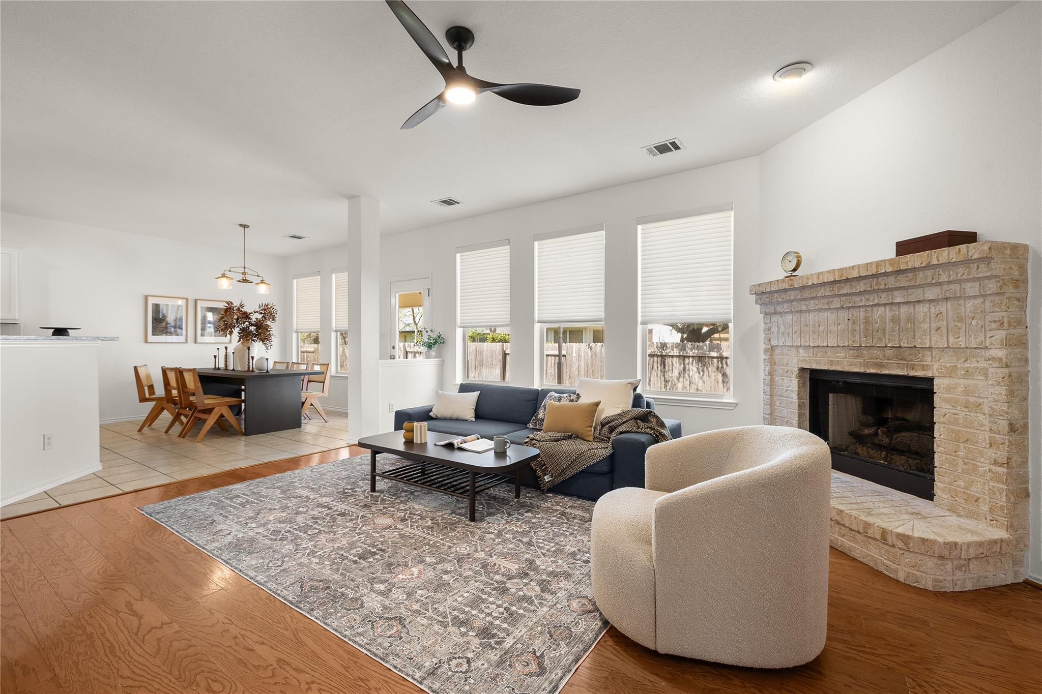 2302 Kristen LN