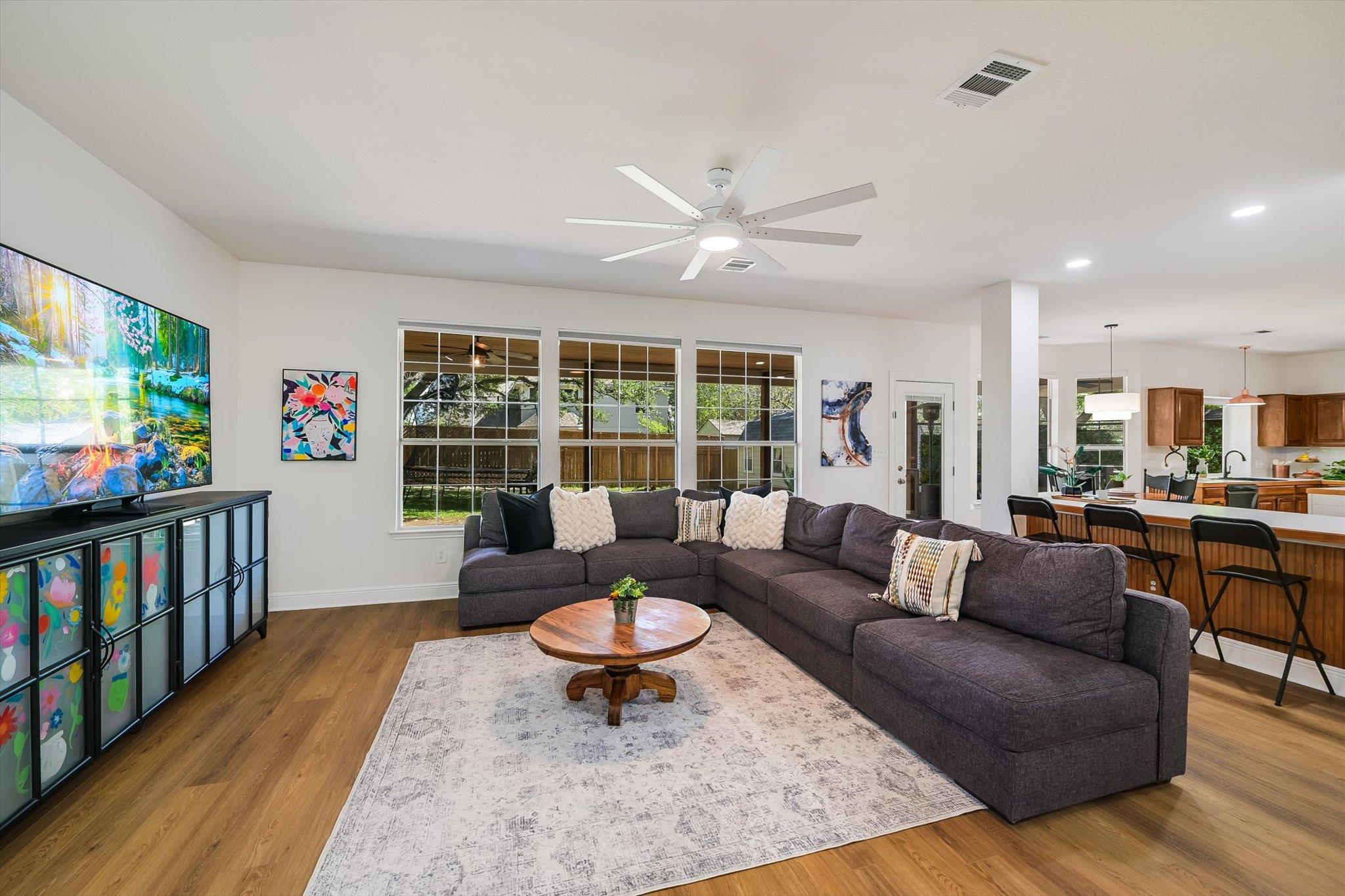 806 Mountain View DR