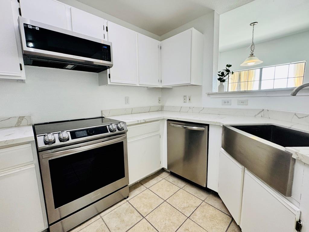 2320 Gracy Farms LN