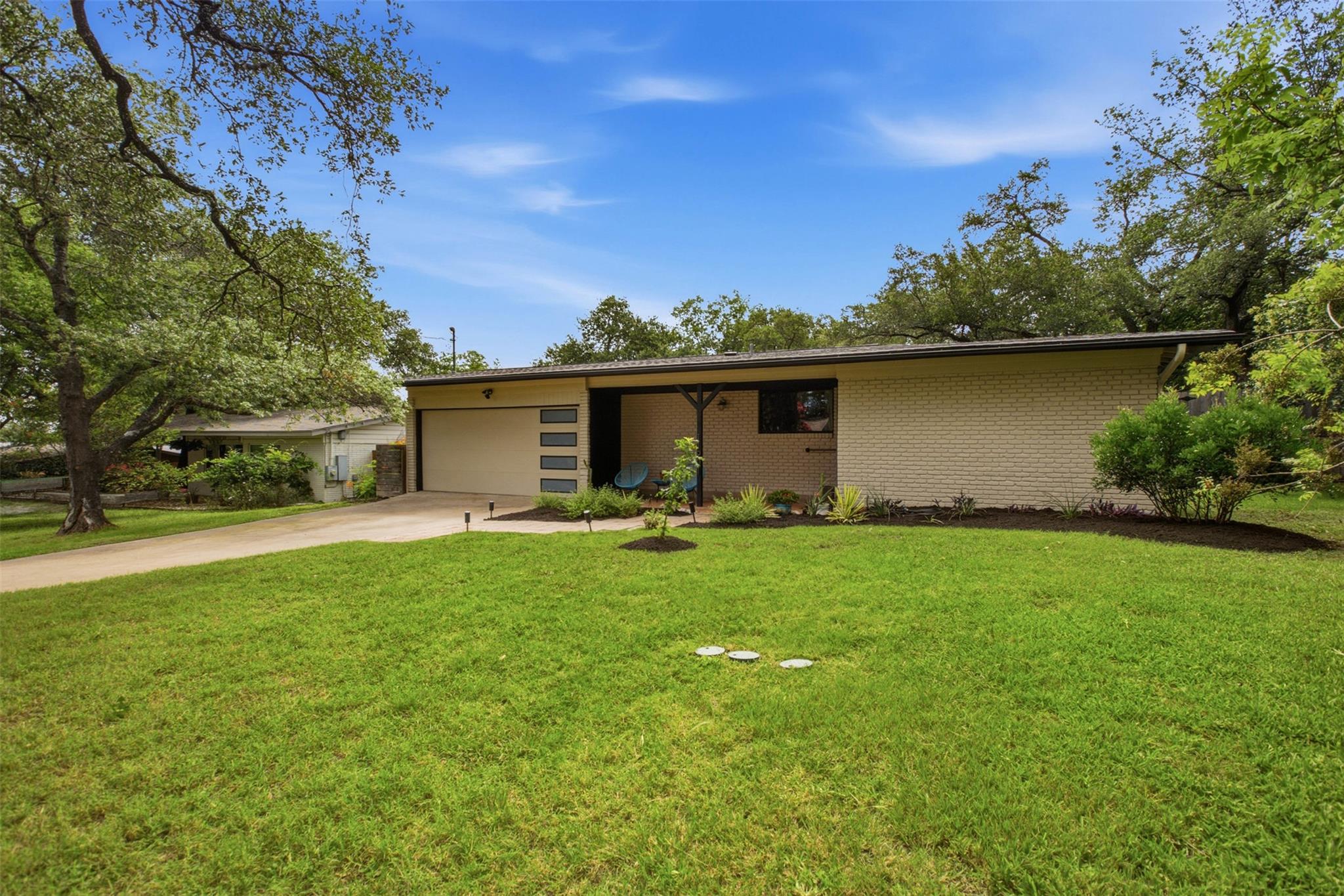 11901 North Oaks DR