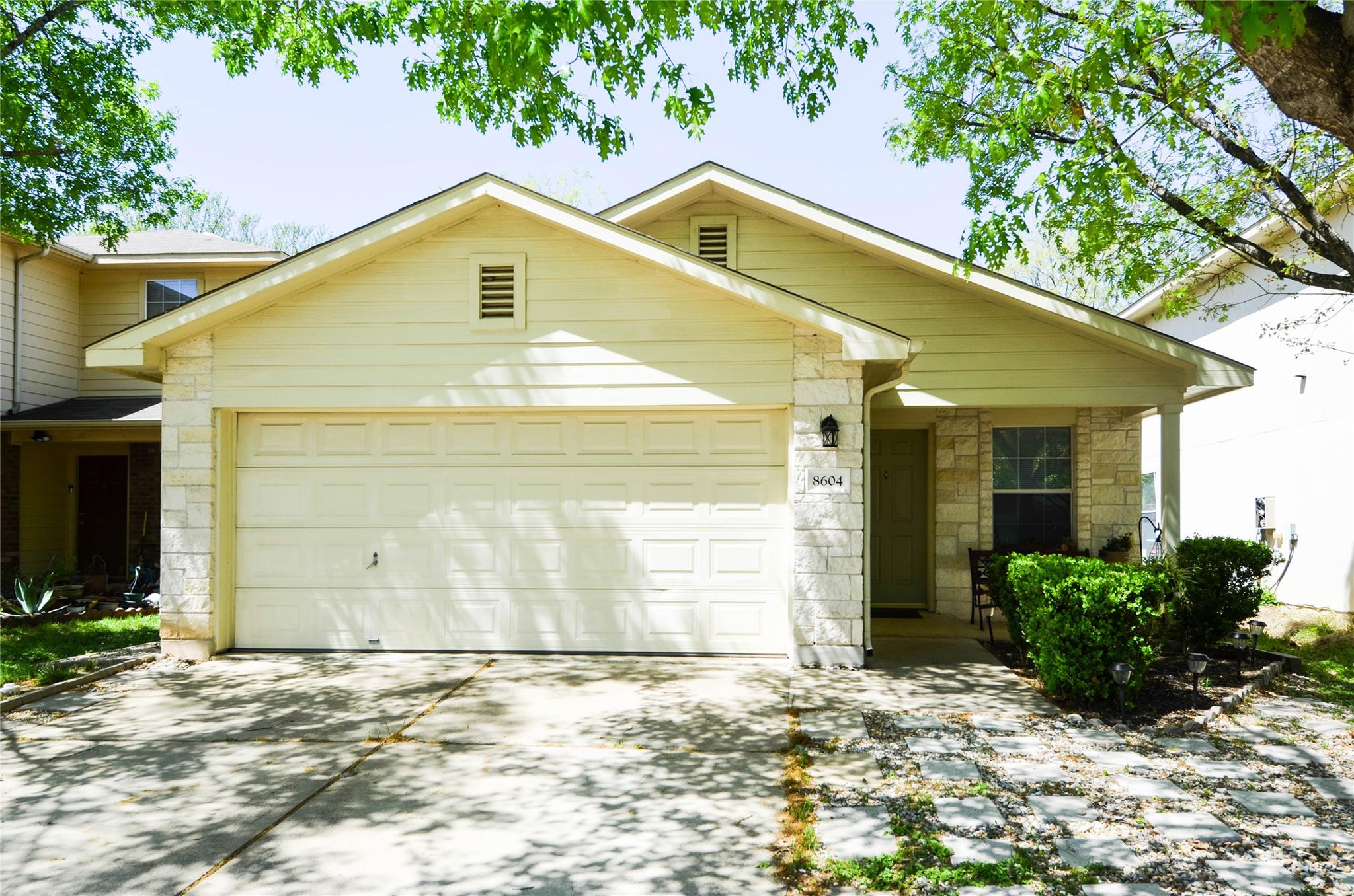 8604 Dittmar Oaks DR