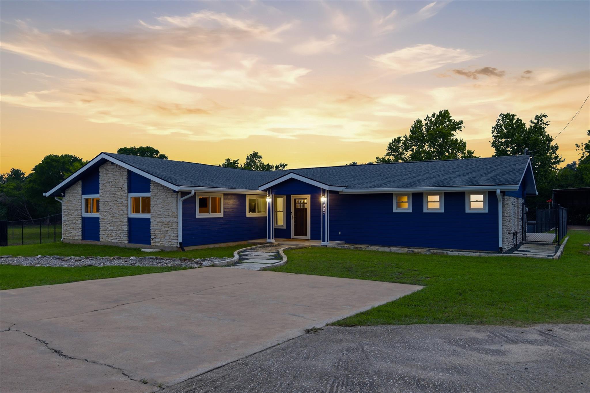 207 Cardinal LN