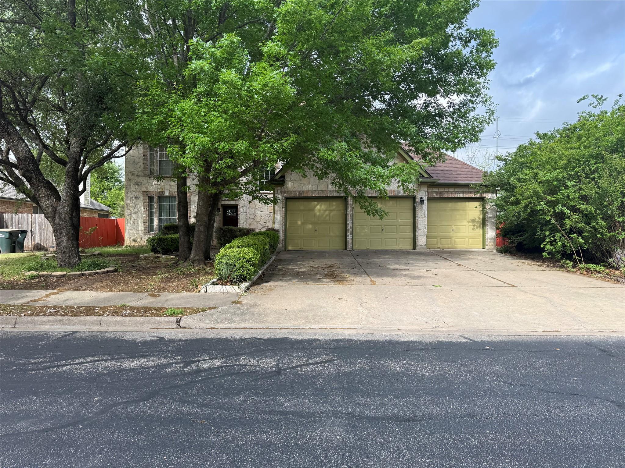 310 Carriage Hills DR