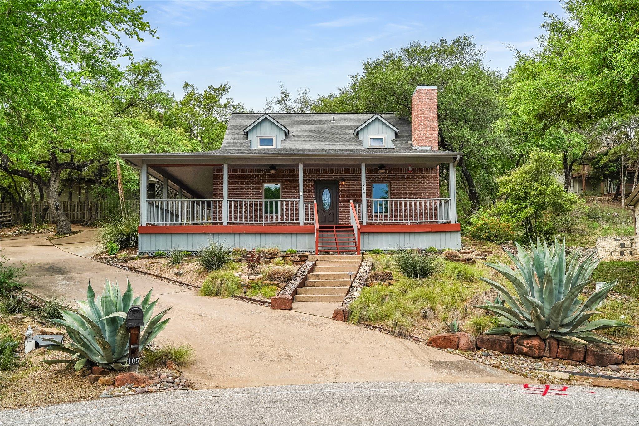 105 Fallbrook CT