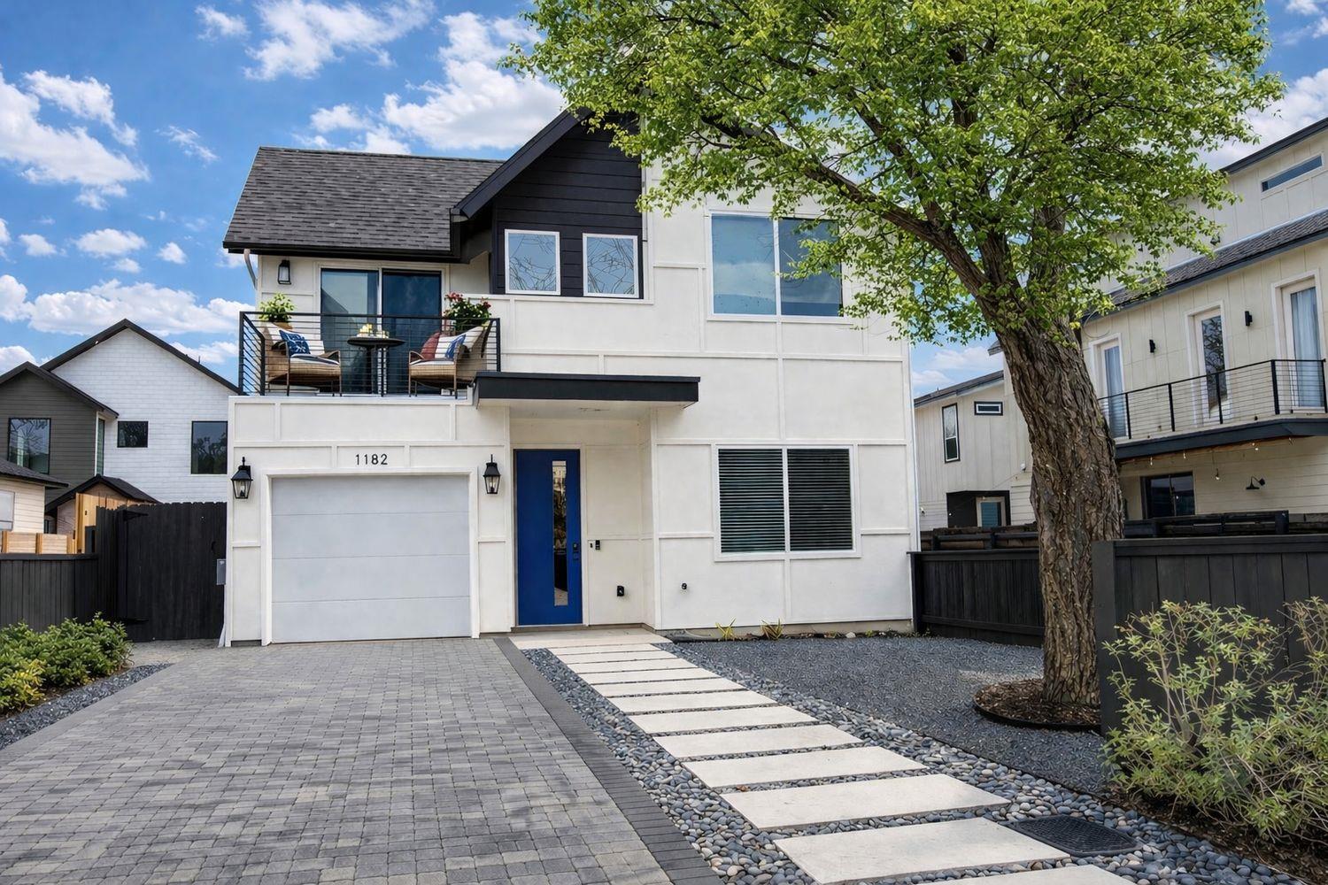 1182 Ridgeway DR
