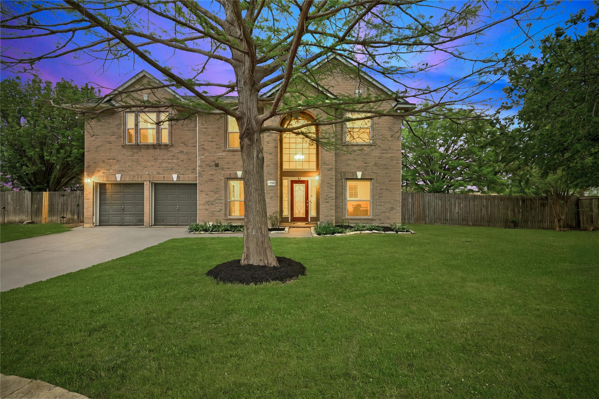 708 Holly CT