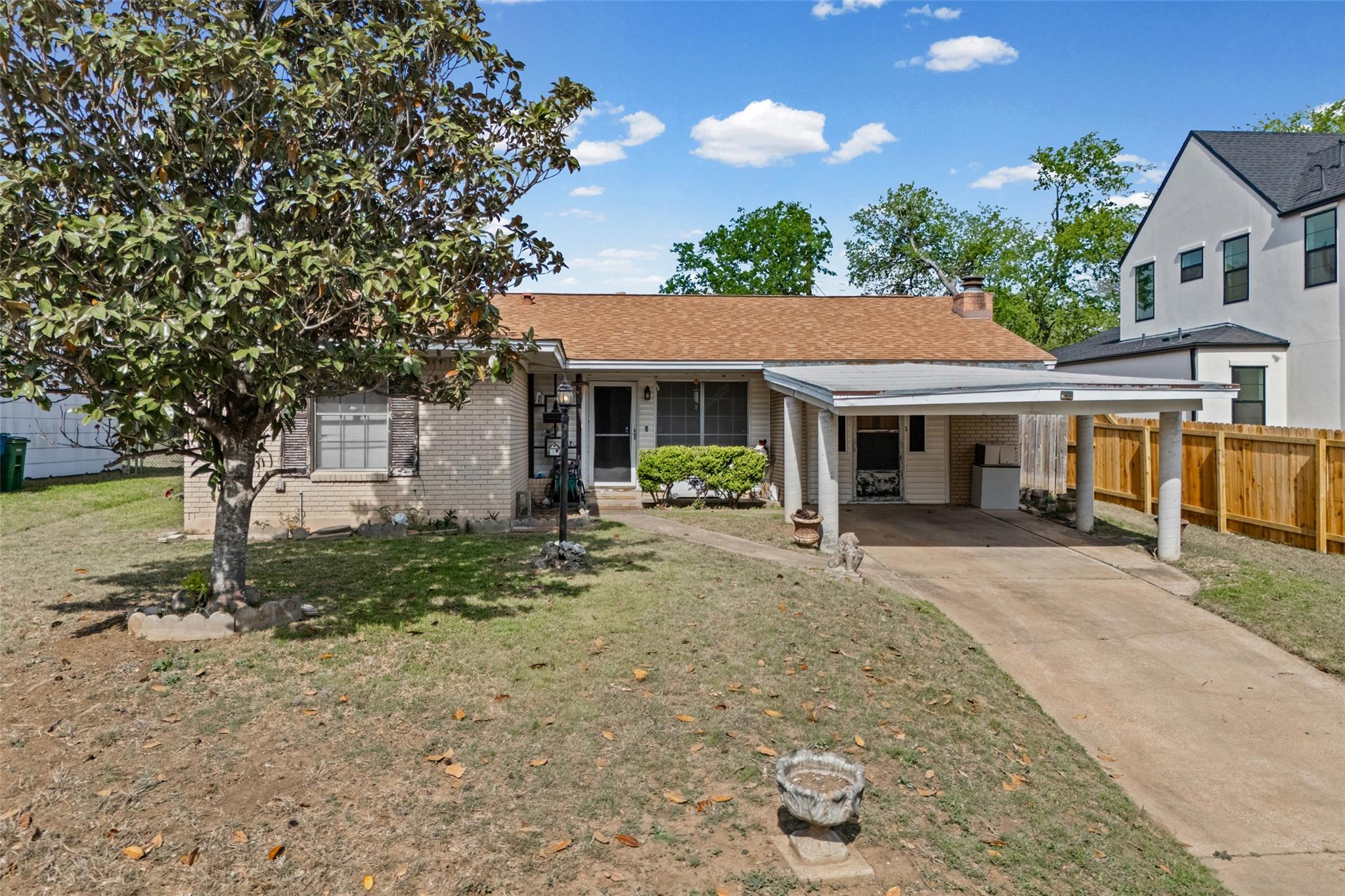 2510 Little John LN