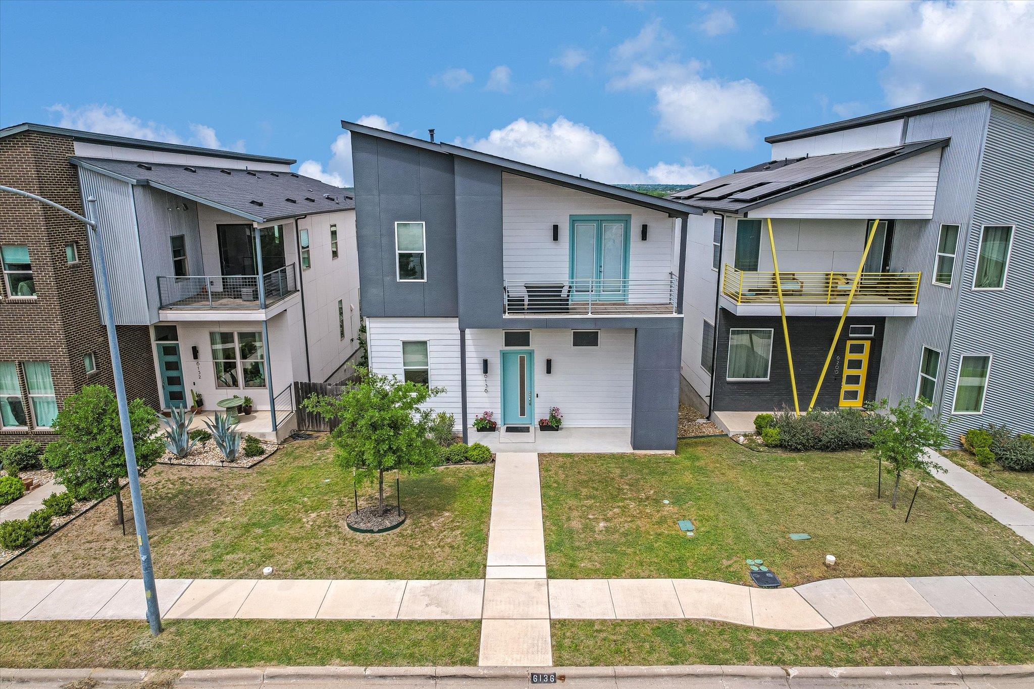 6136 Florencia LN