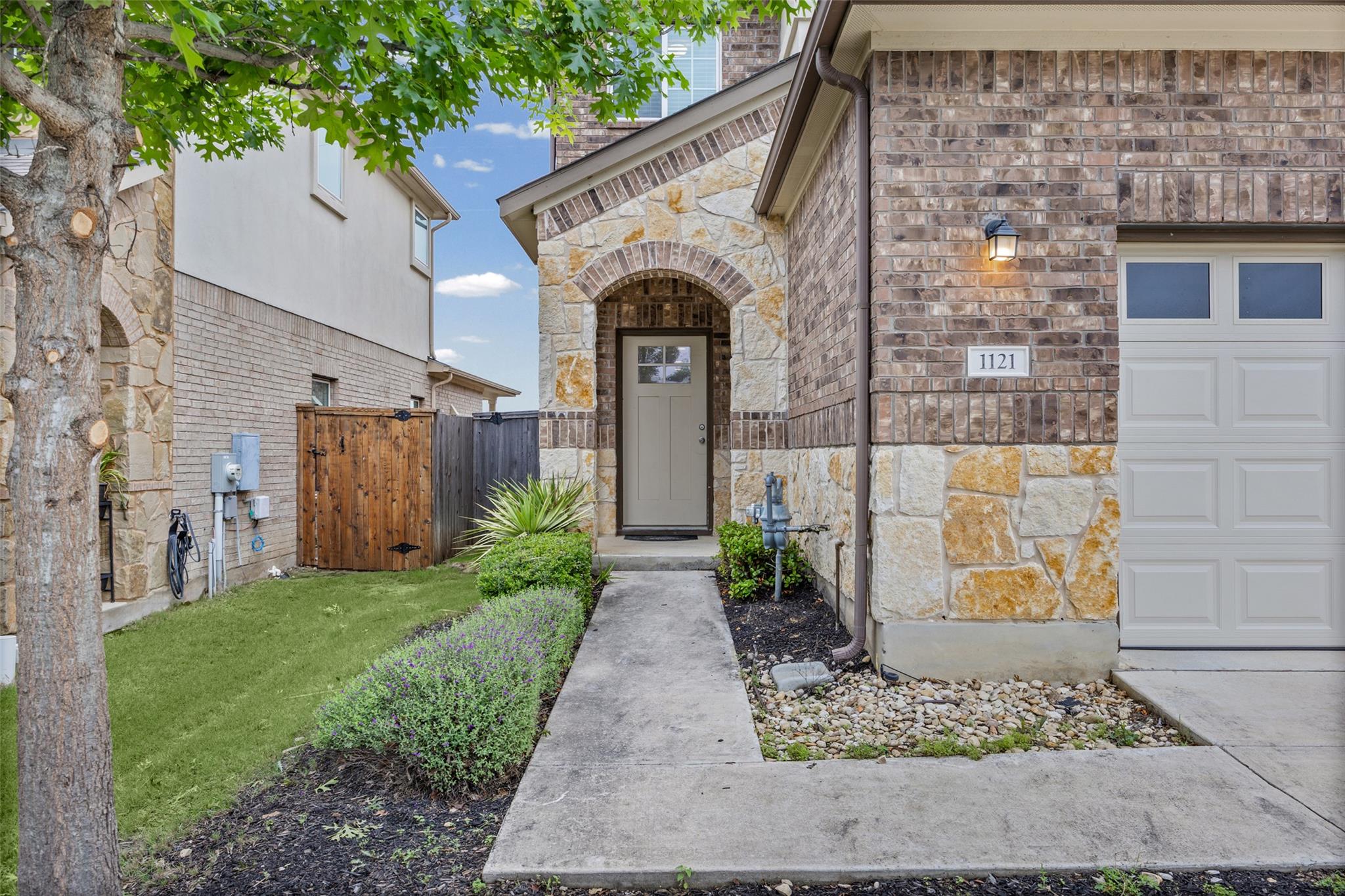 1121 La Conterra BLVD