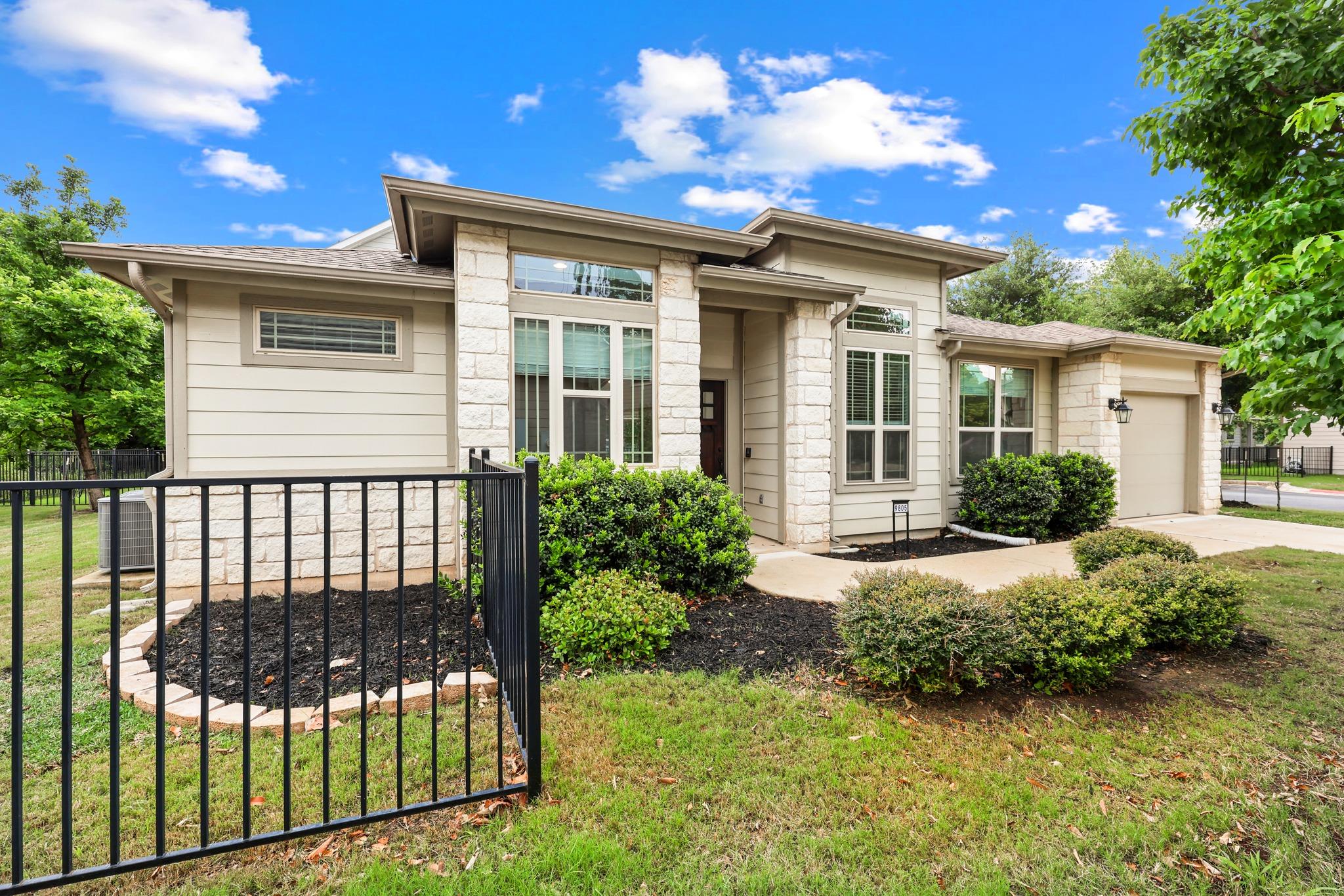 9805 McKnight LOOP