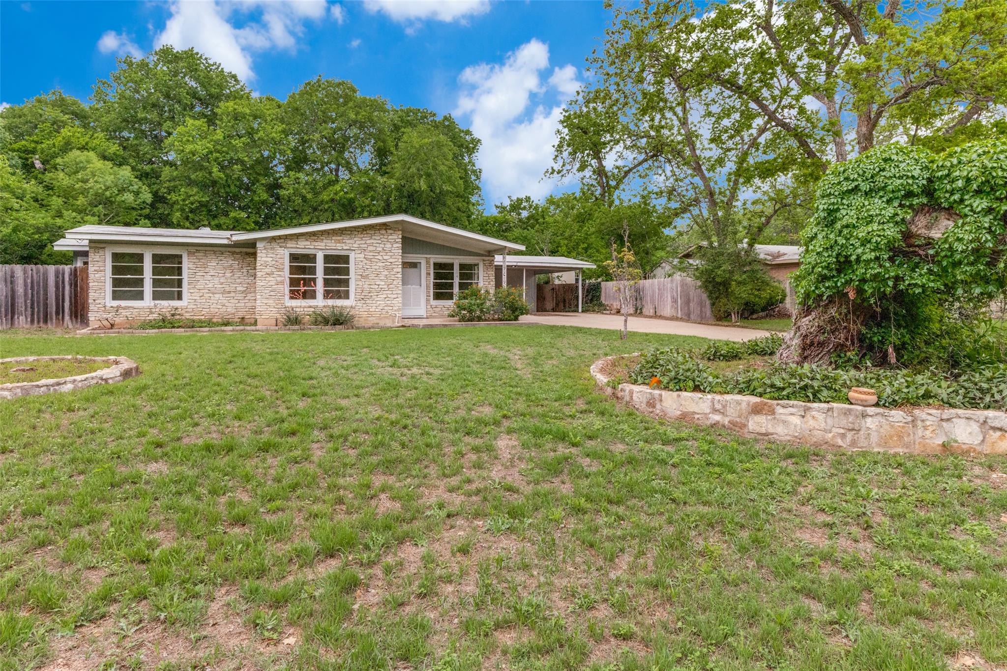 11504 Oakwood DR