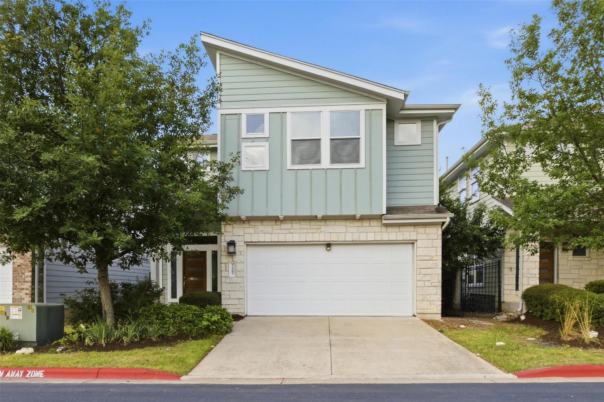 7107 Mowbray ST