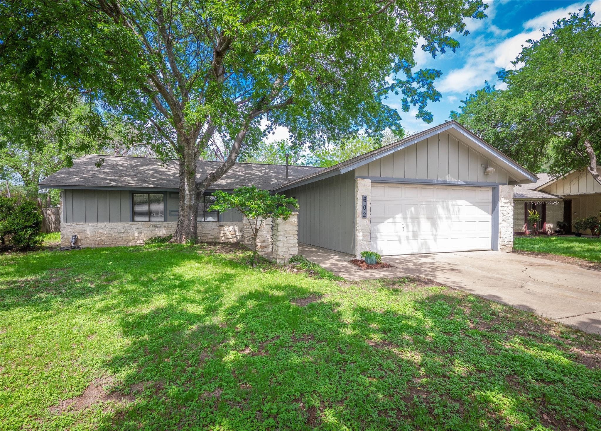 602 Old Stone RD