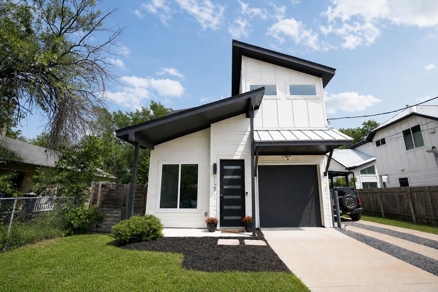 1123 Omega Ave