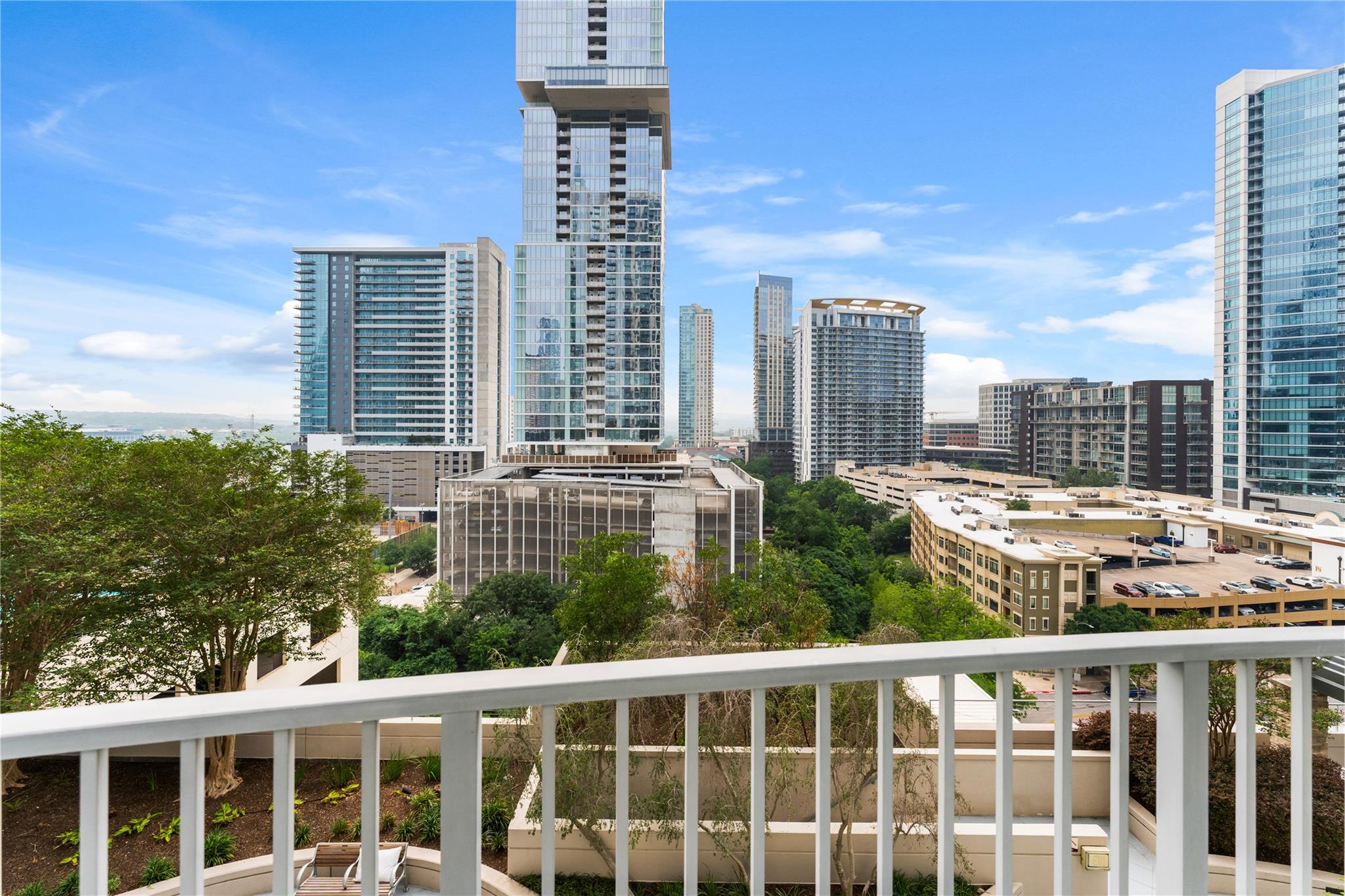 360 Nueces ST
