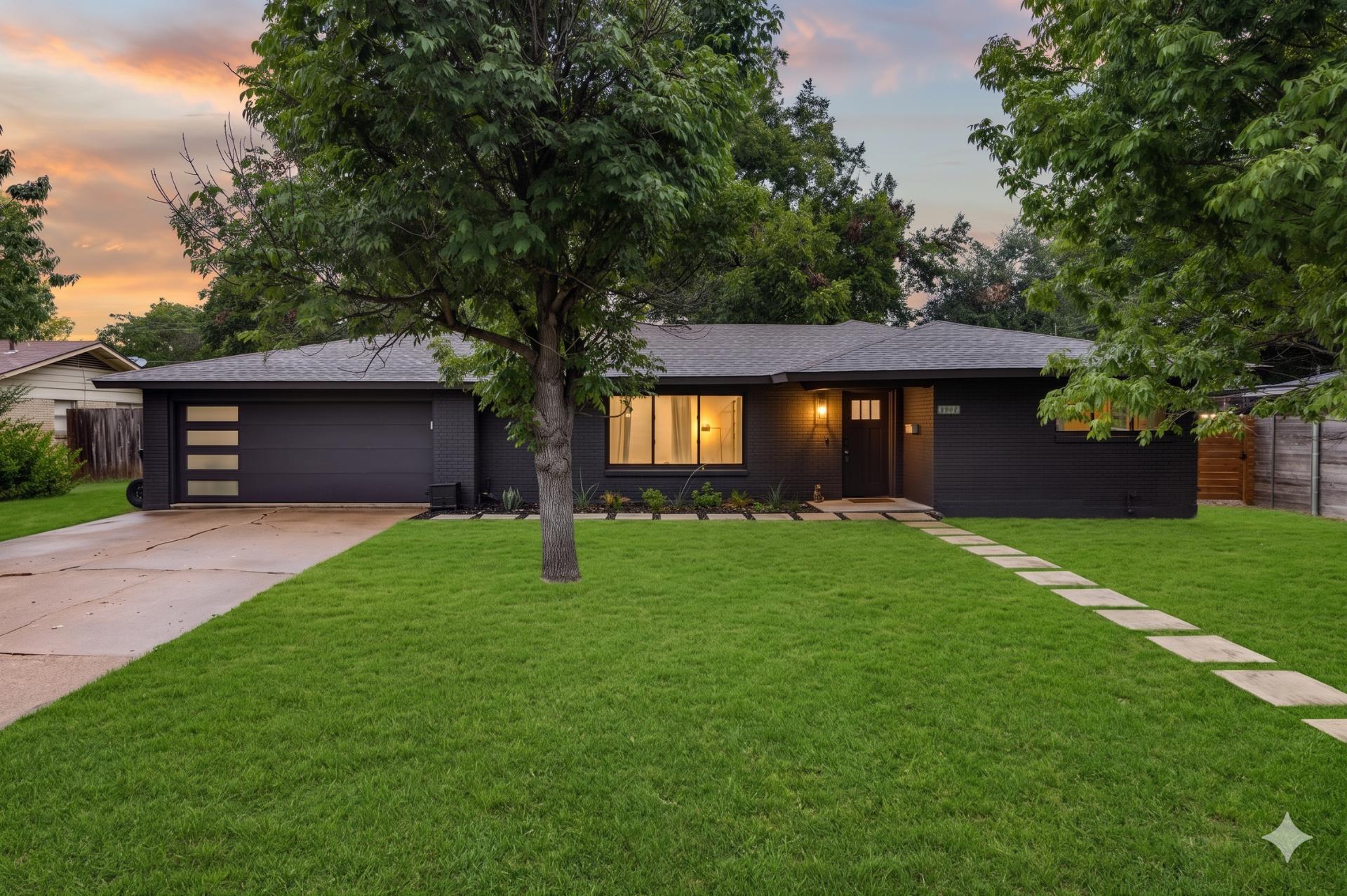 2902 Skylark DR