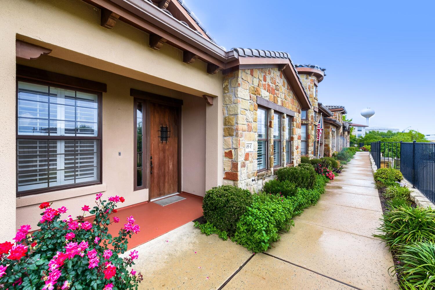 105 Lucia CIR