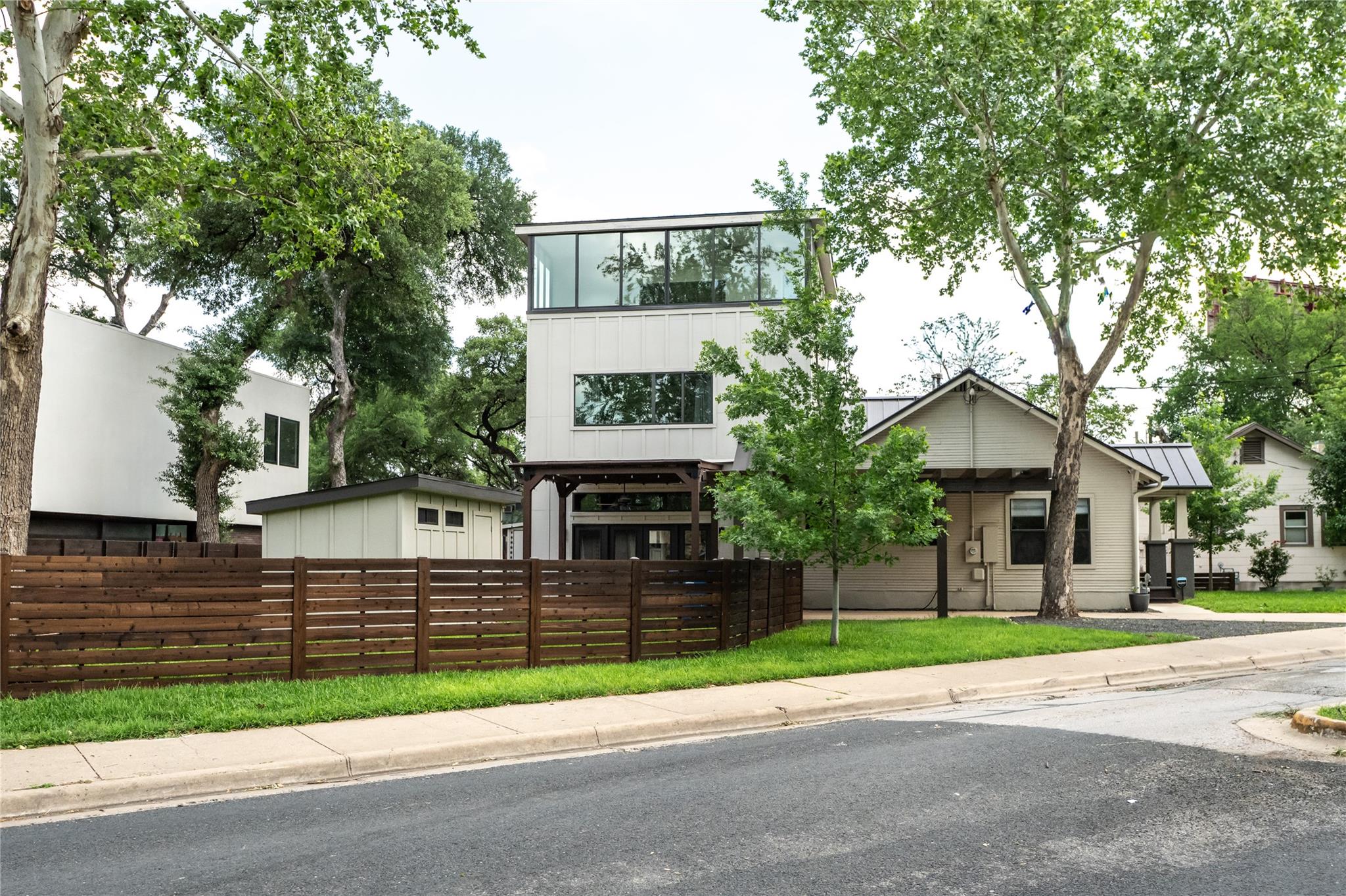2103 Kinney Ave