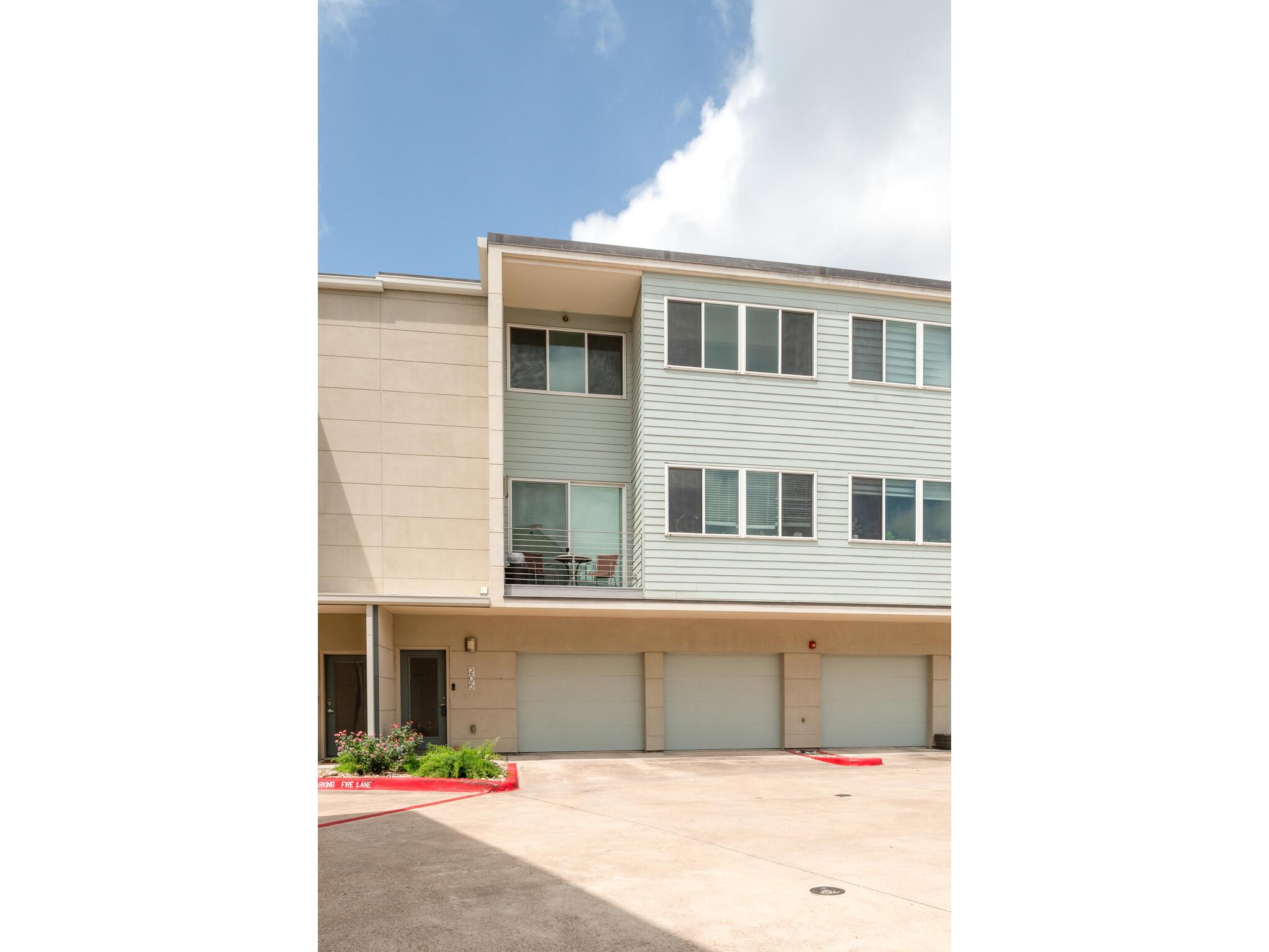 604 Bluff DR