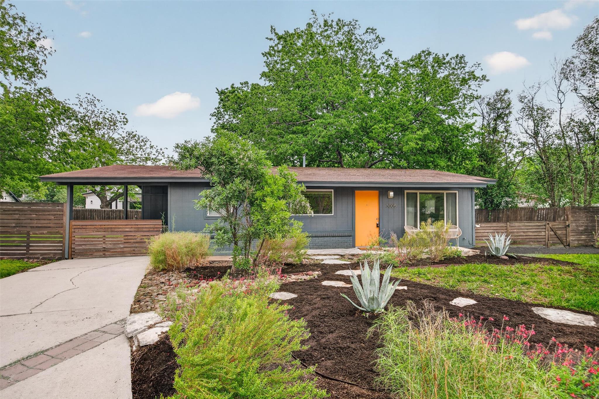3005 Birdwood CIR