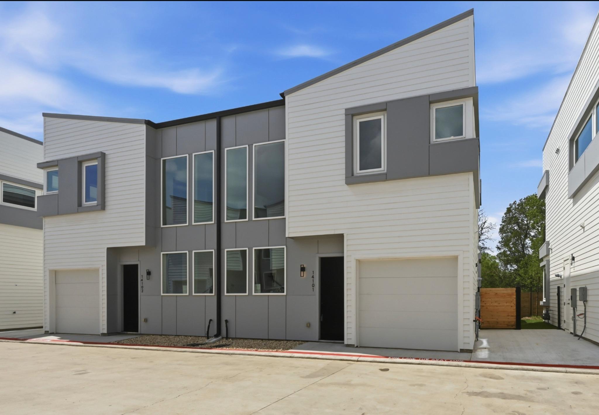 2000 Riverside Farms RD