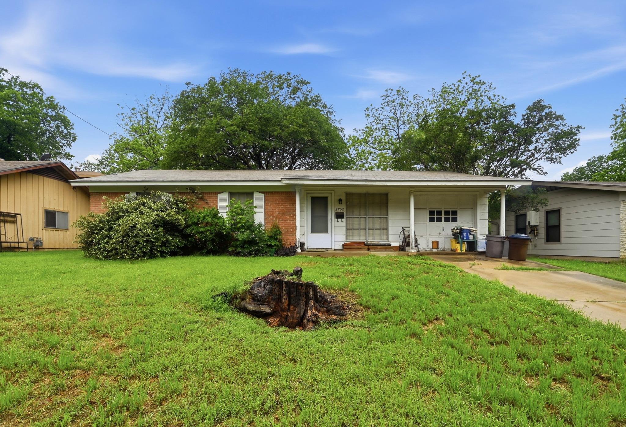2702 Sherwood LN