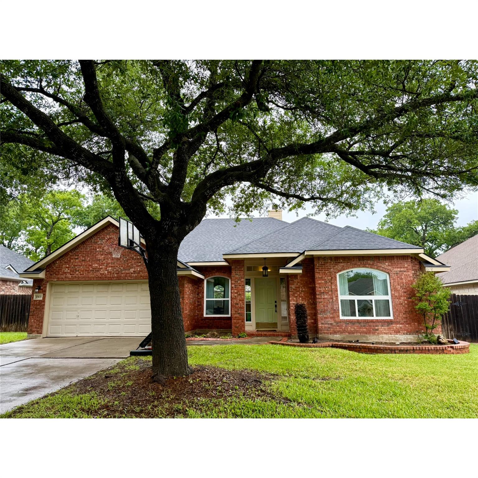 1503 Foster DR