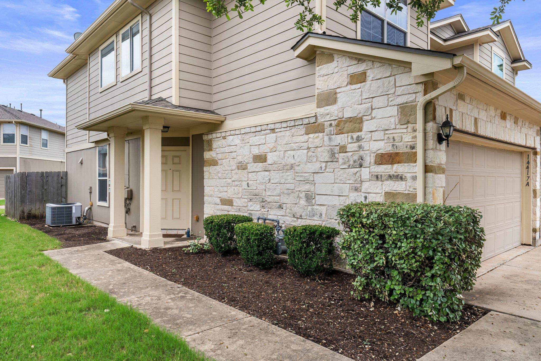 14417 Charles Dickens DR