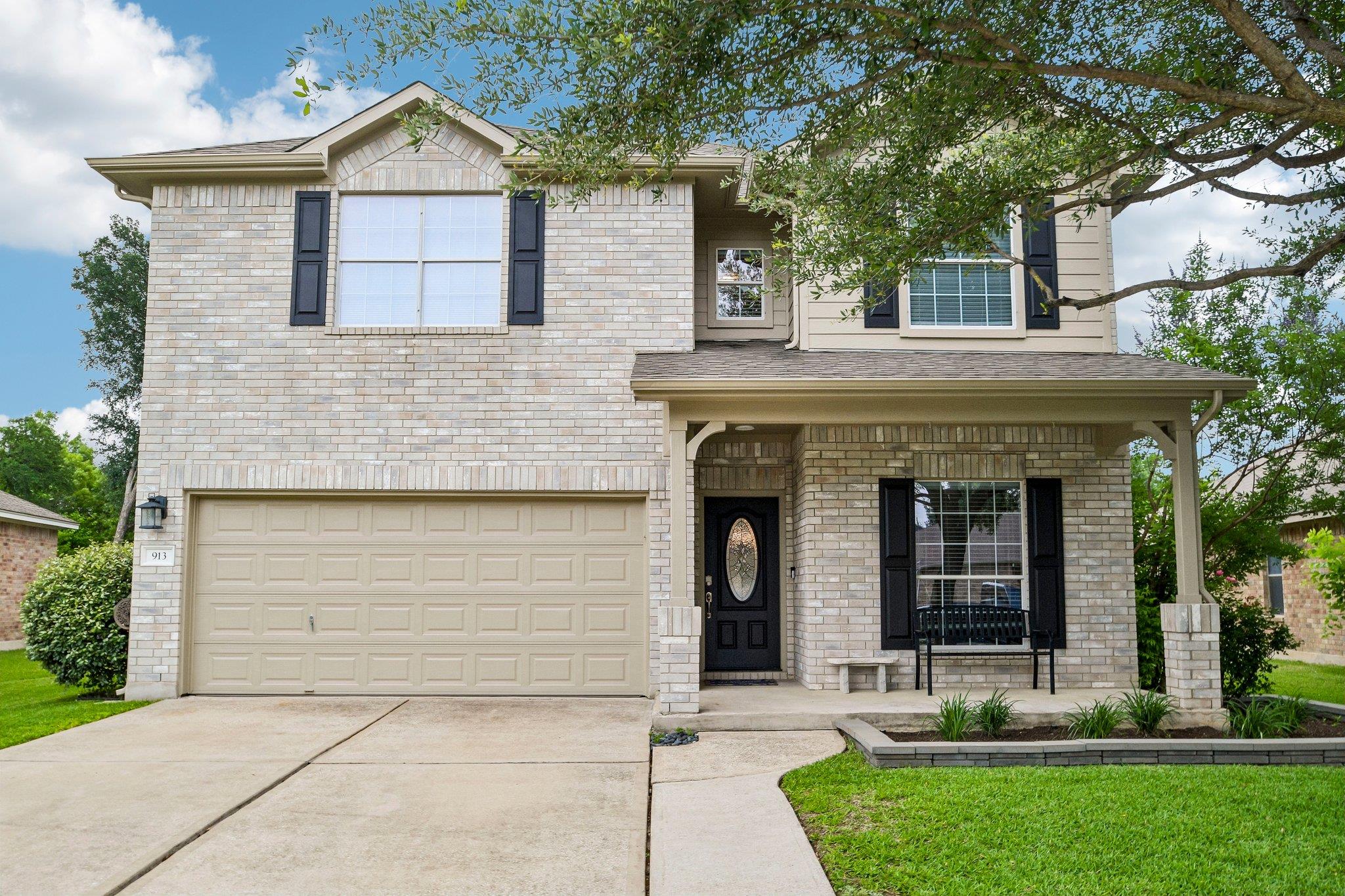 913 Hyde Park DR