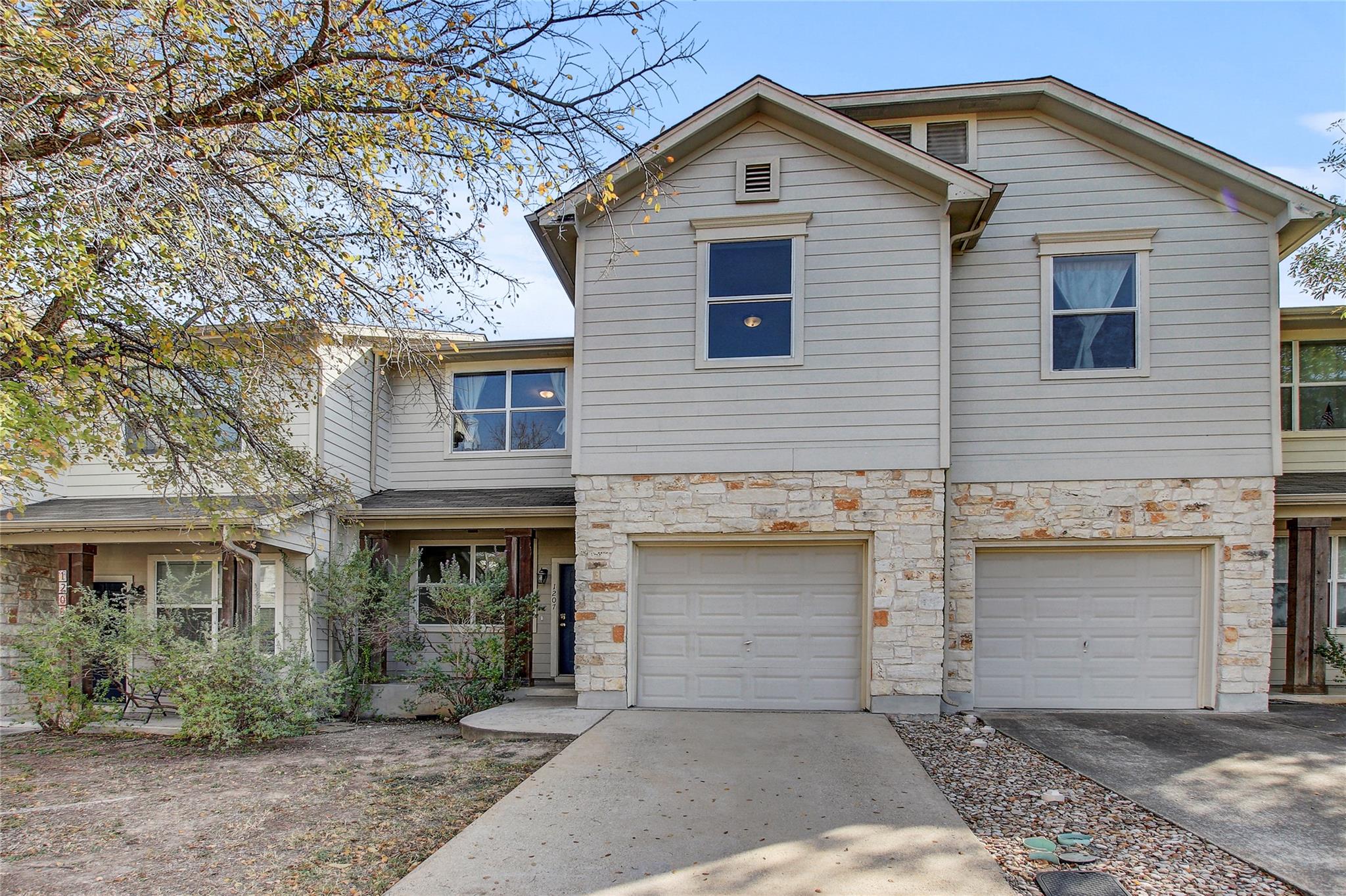 512 Eberhart LN