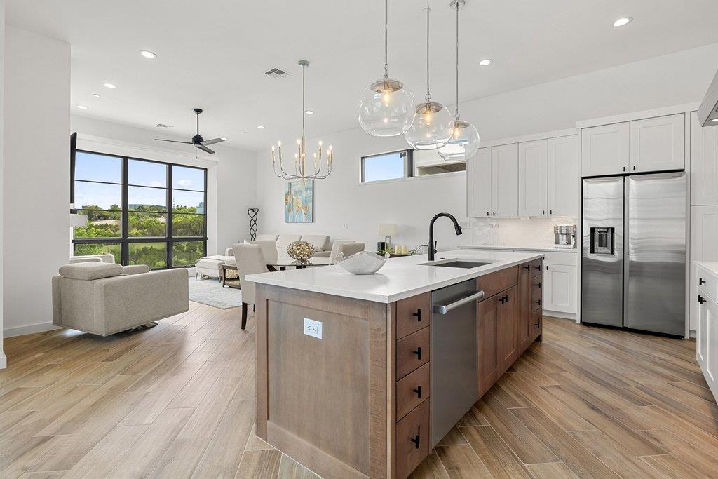 6603 Liliana LN