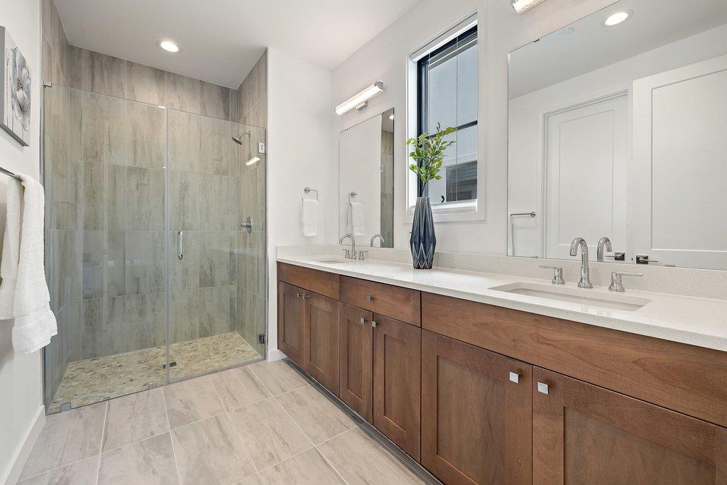 6603 Liliana LN