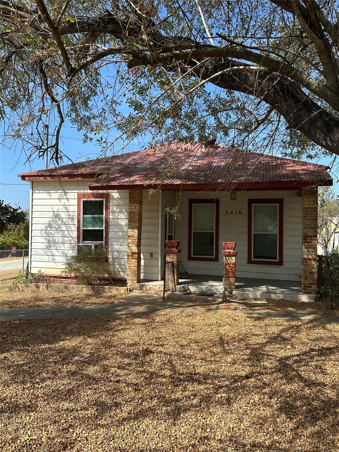 5416 Rogers LN