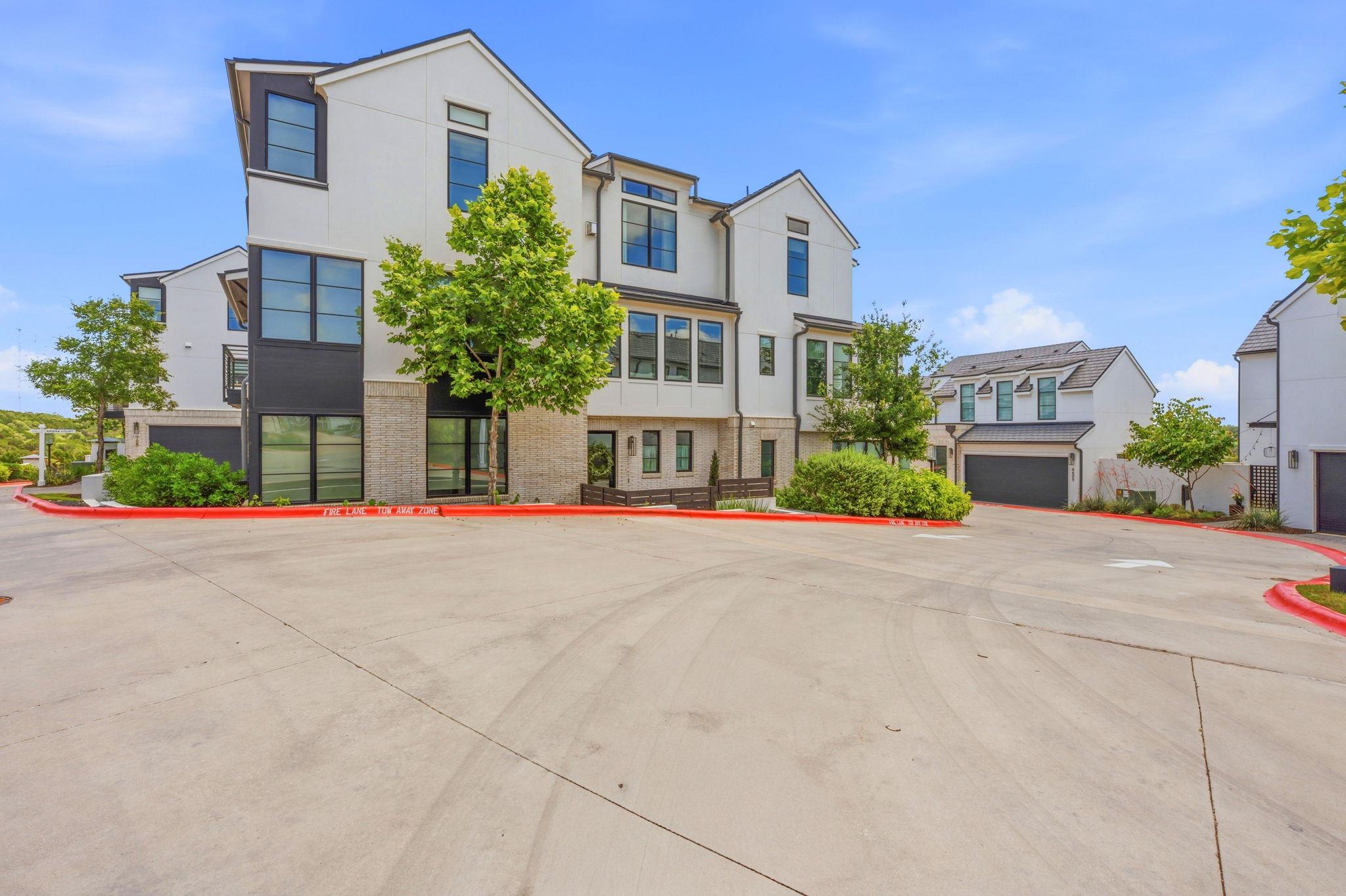 702 Ariana CT