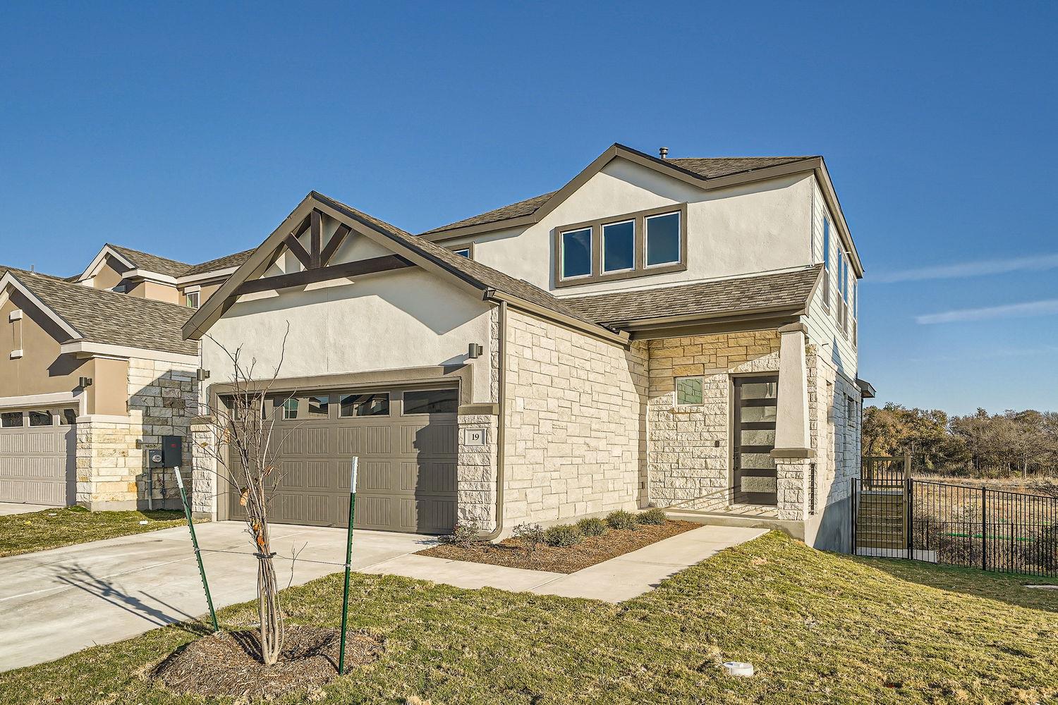 1531 Red Bud LN