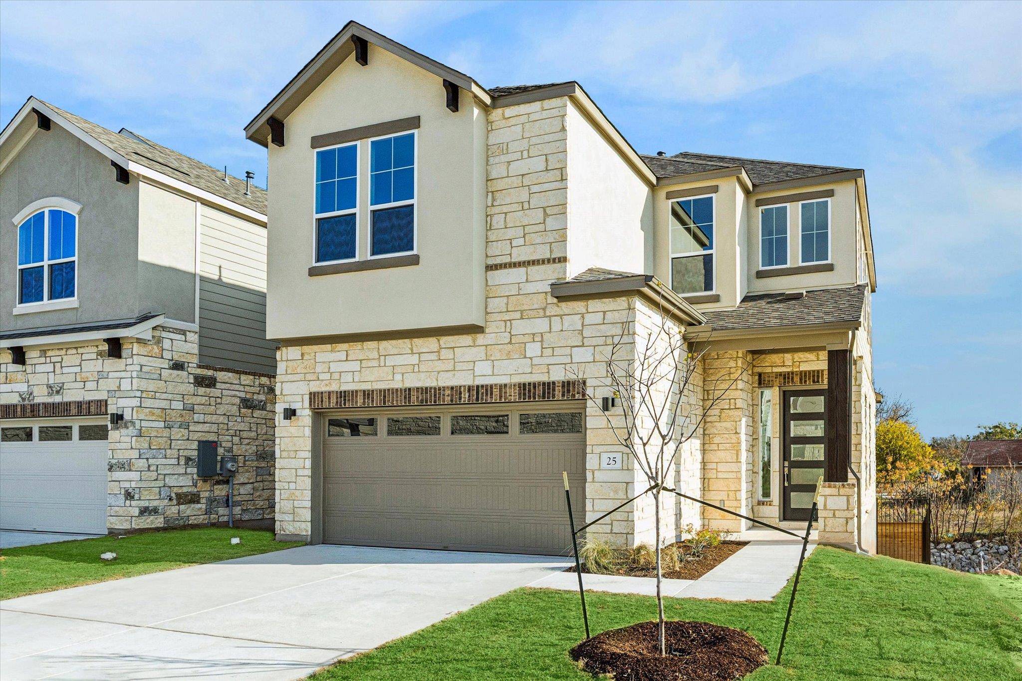 1531 Red Bud LN